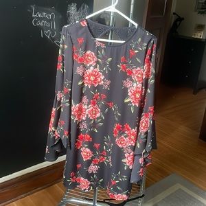 Beautiful floral tunic with no tears or stains.